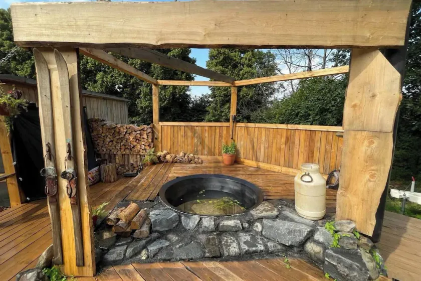 Lake view Dome Sleeps 6 -Hot tub -Fireplace - Image 1