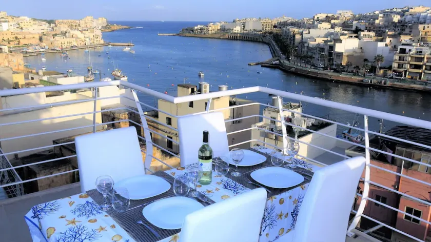 Modern, fully equipped 2 bedroom, dining terrace, stunning port and sea view - Image 1