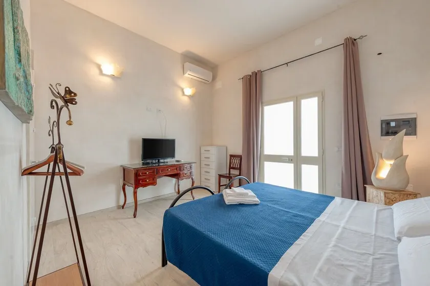 Casa Vacanze 'Anghelos - Piromafu' con Terrazza in Comune, Aria Condizionata, giardino con barbecue. - Image 1