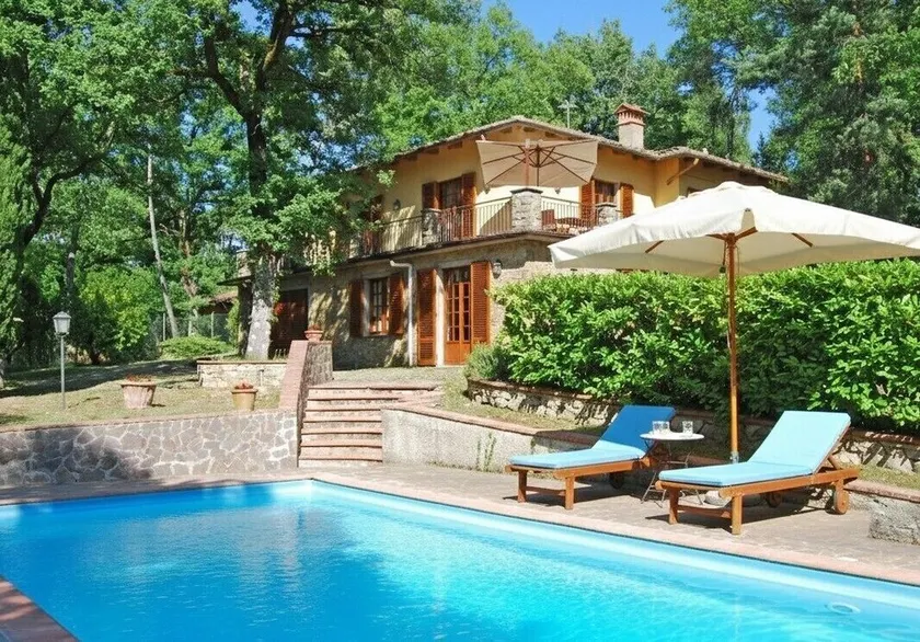 Spacious Villa with Pool in the heart of Chianti, ideal for exploring Tuscany - Image 1