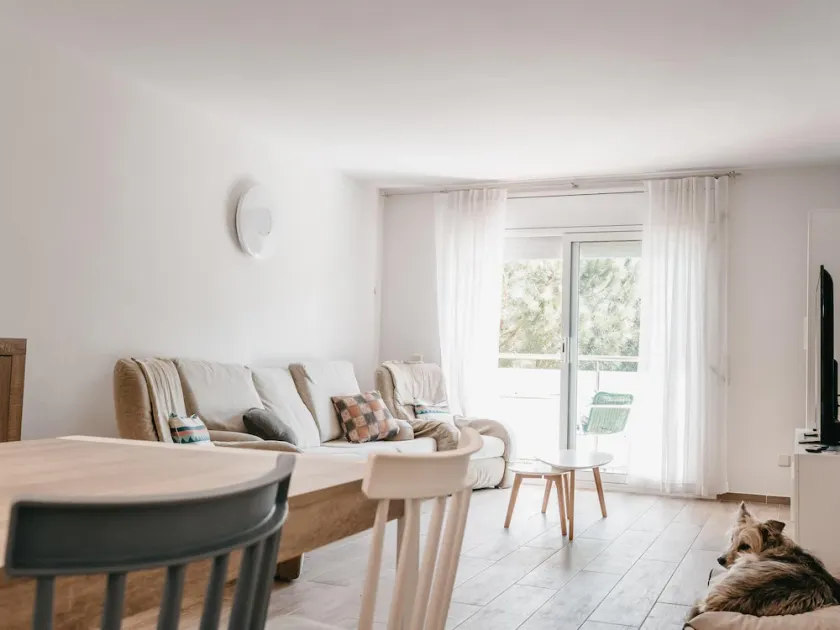 3 bedroom apartment with terrace on the beach - Image 1