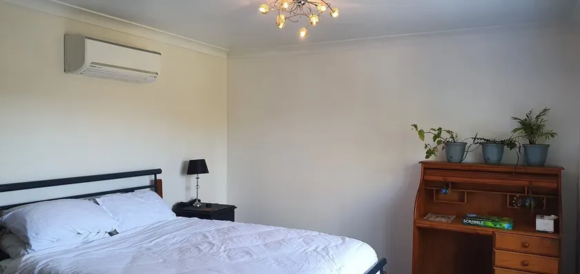 One bedroom house with detached bedroom / studio - Image 1