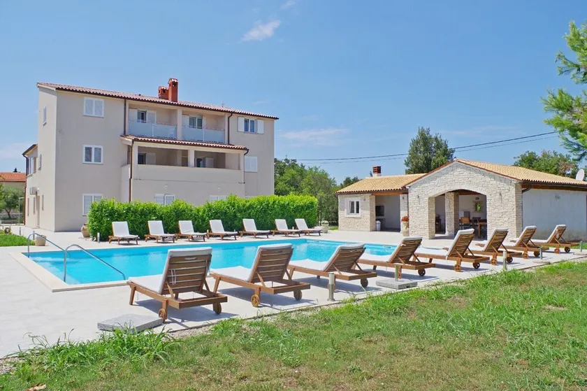 Apartamento moderno para 4 pessoas, piscina comum, vila Rakalj - Image 1