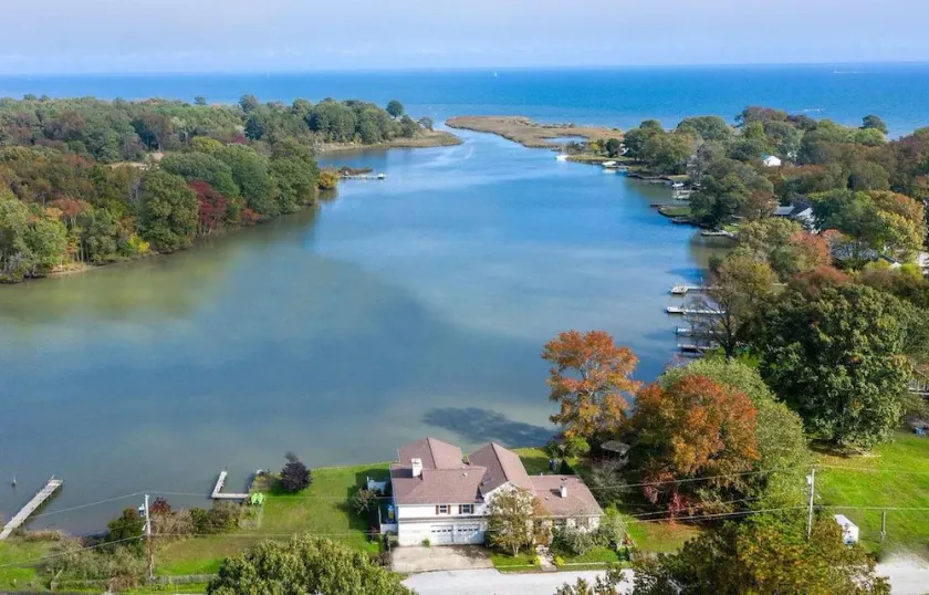 Pristine Waterfront Home with Expansive Views. - Image 1