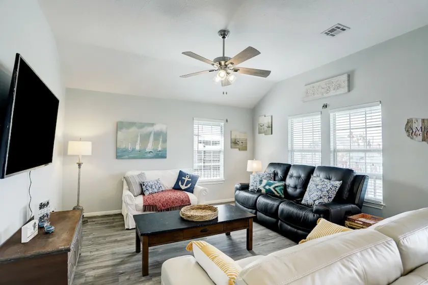 Jamaica Beach Waterfront Home! w/ Paddleboards, Kayak, Pedal Boat, Fishing Gears - Image 1
