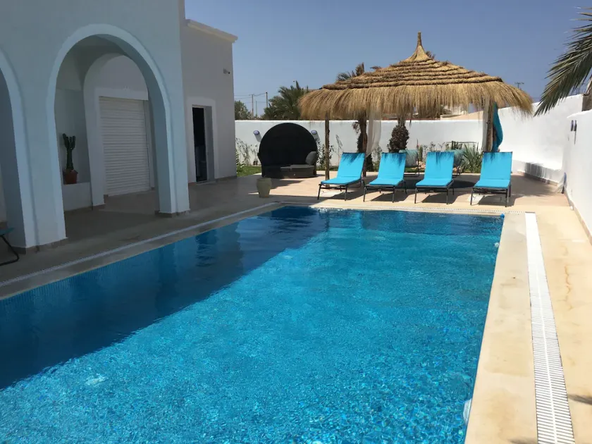 Villa 250 m2 470 m from the beach - swimming pool - jacuzzi - located Djerba - Image 1