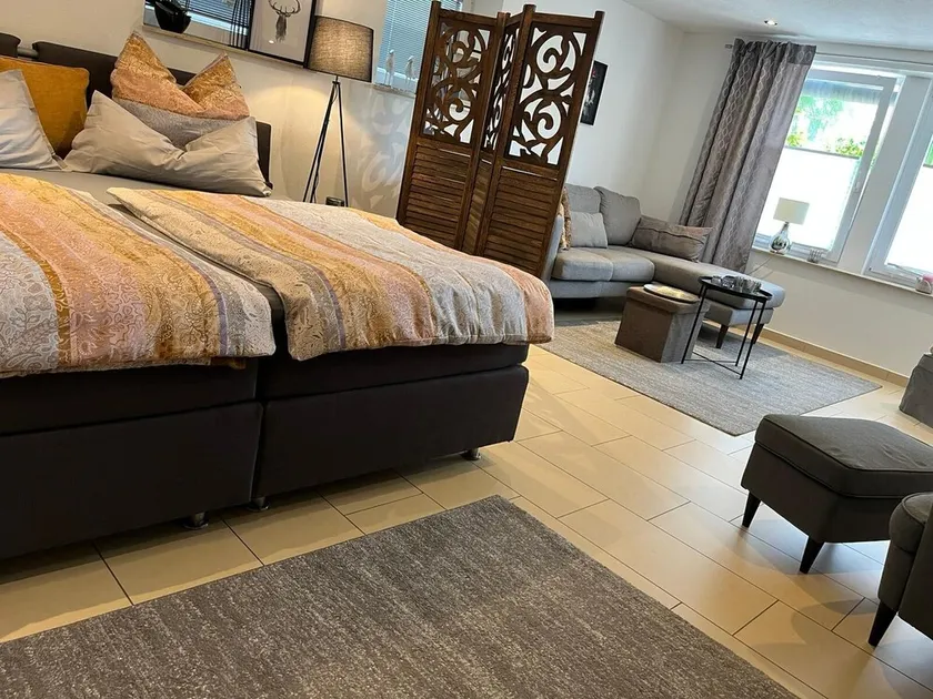 Nuevo y hermoso apartamento con jardín privado en el patio - Image 1