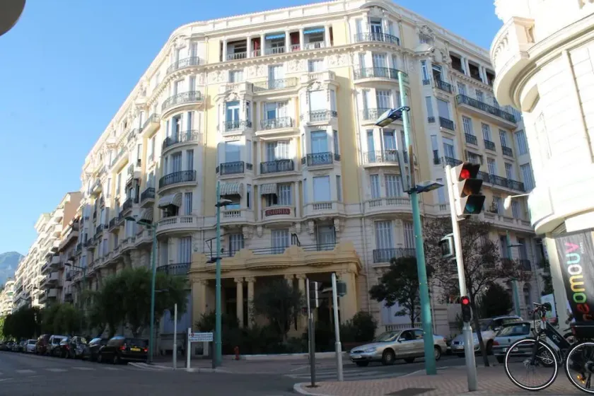 Apartment near sea and casino - Image 1