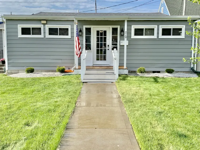 HANDICAP ACCESSIBLE 3BR HOME IN DOWNTOWN PC - Image 1