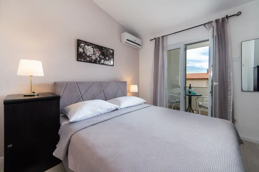 3 ensuite double A/C bedrooms.Balcony with partial seaview-3 min from the beach! - Image 1