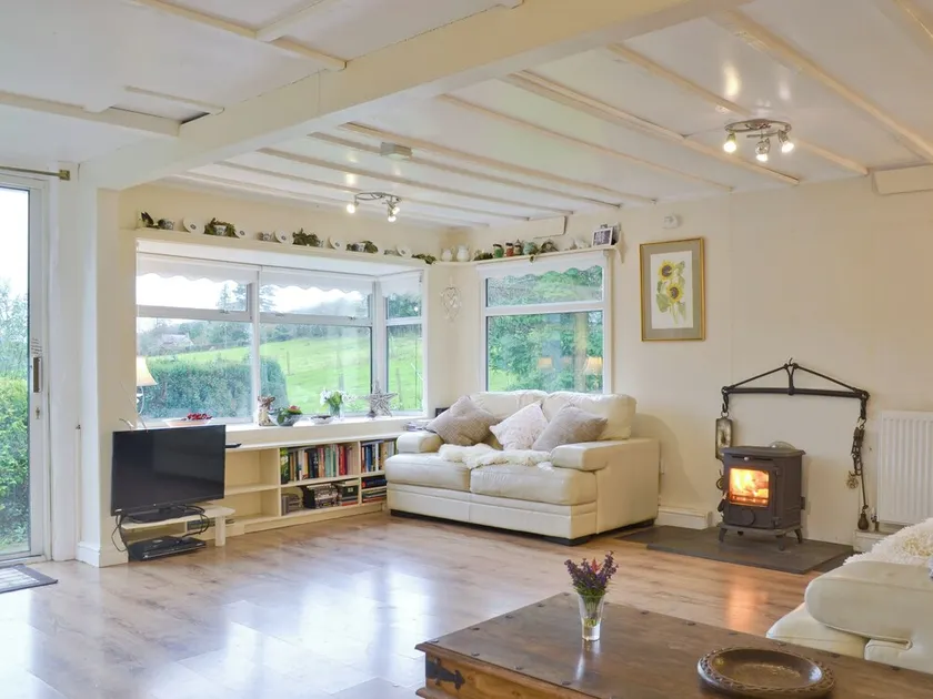 3 bedroom accommodation in Easthope, near Much Wenlock - Image 1
