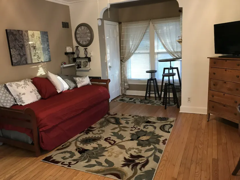 Douglas Ave Flat - Image 1