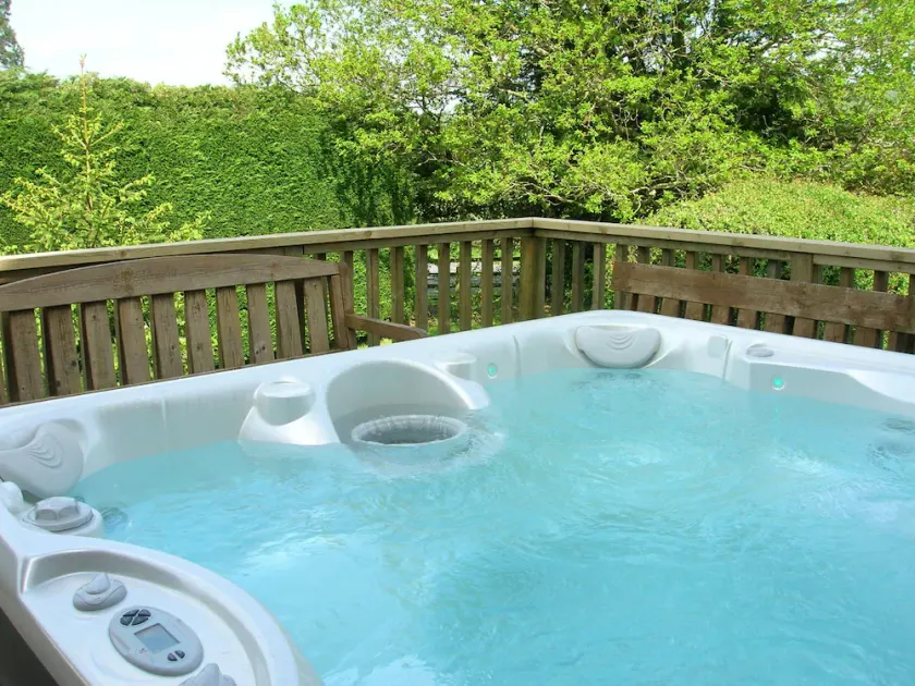 Bevan House. Detached House With It's Own Private Hot Tub Outside & Free WI FI. - Image 1