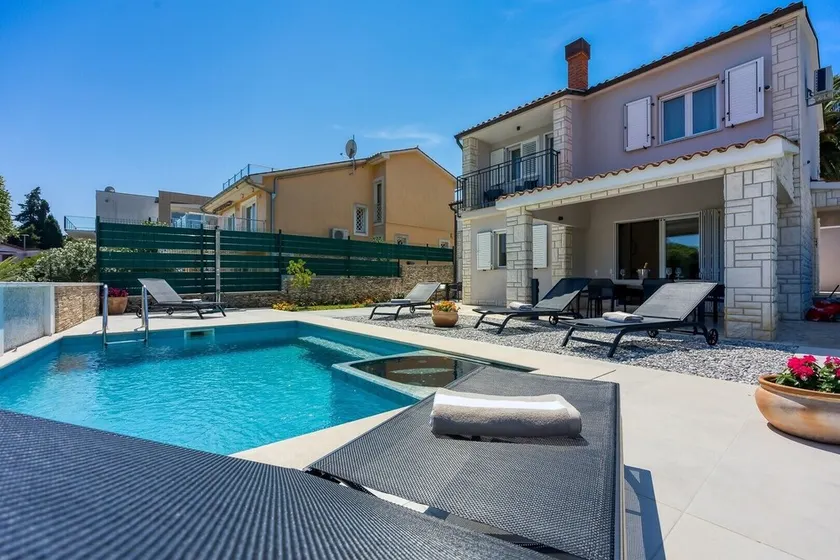 Breeze Holiday Home in Premantura - Image 1