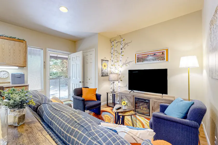 Cedars Hideaway B - Image 1