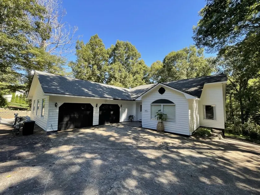 Family-Friendly Lake Retreat – Near Tryon Equestrian & Asheville, Greenville, CU - Image 1