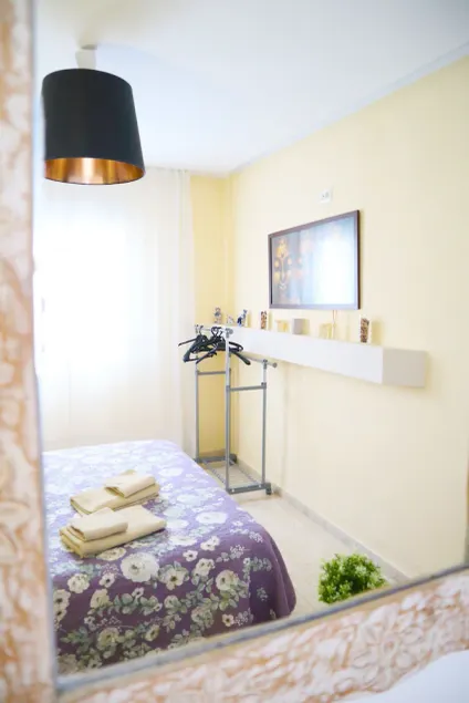 HAPPY ROOM - Image 1