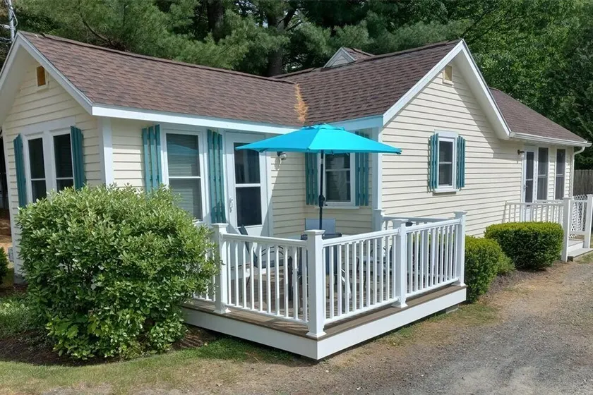 Lakefront stuga med privat strand - Image 1