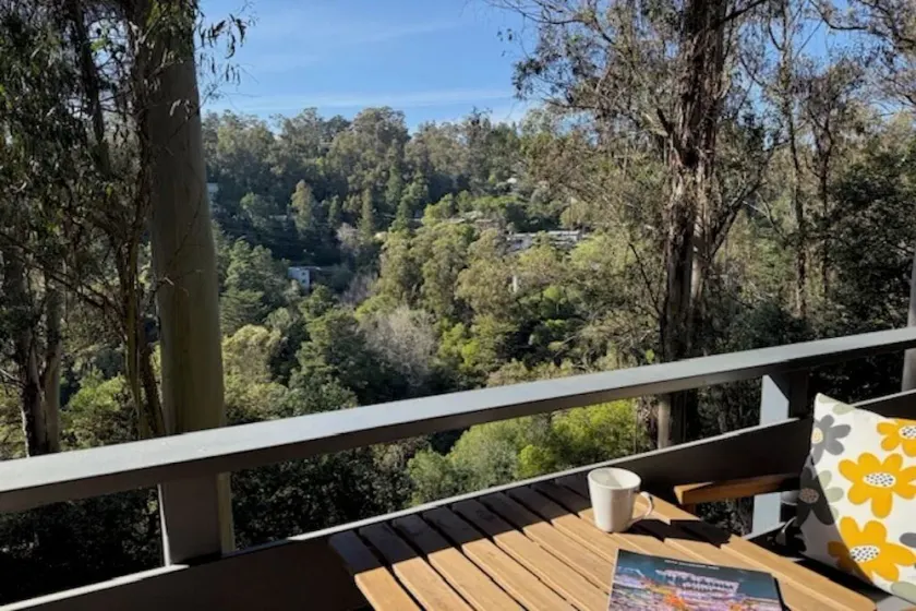 Beautiful Canyon View Suite, 1100 sq. ft., private deck, full kitchen - Image 1