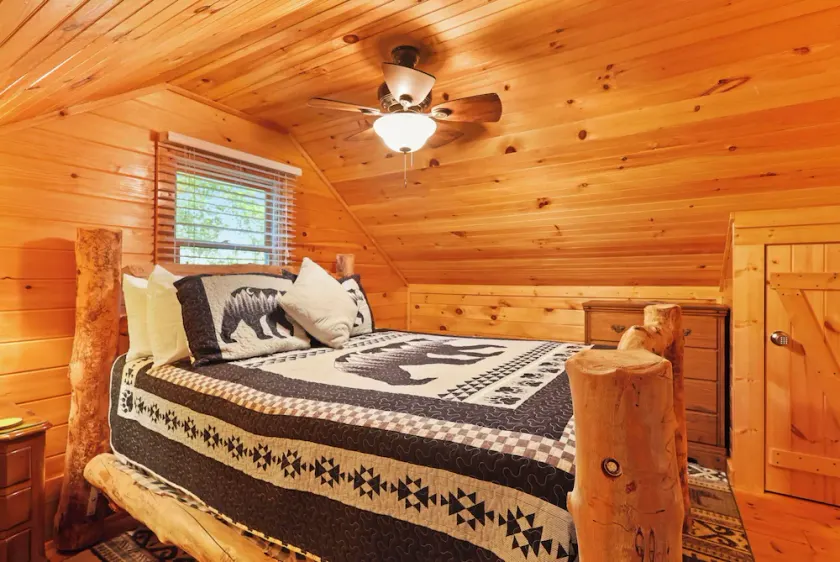 Stunning Mountain Views!!! Secluded Log Cabin with Hot Tub near West Jefferson - Image 1