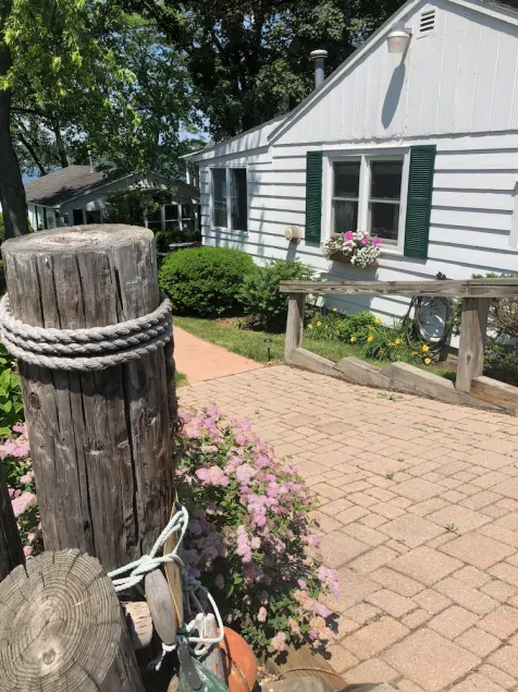 Deux chalets de la région des lacs Darling Finger sur les rives du lac Canandaigua Ny. - Image 1