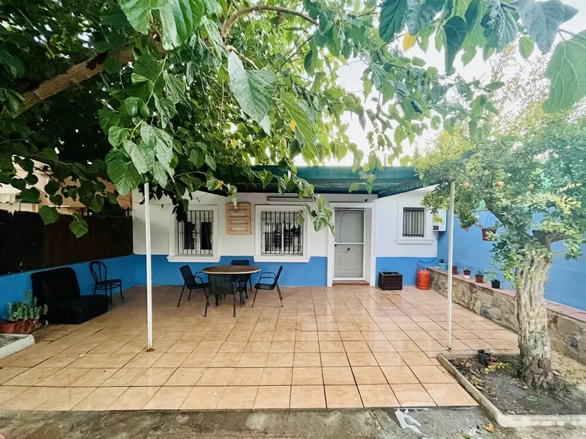 Cozy studio with barbecue, garden and private covered parking - Image 1