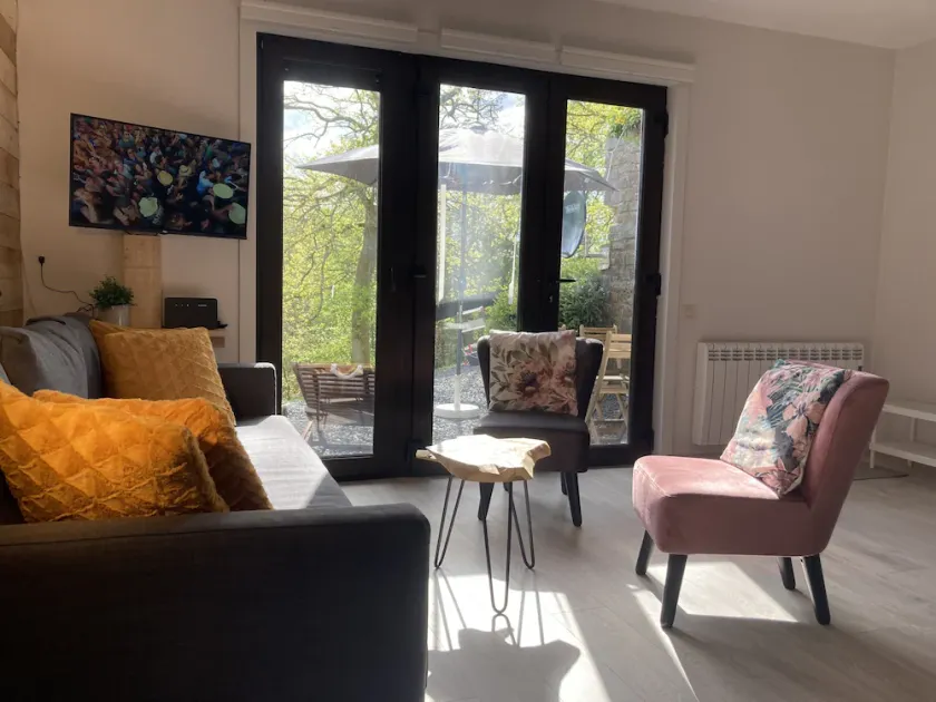 Cozy Apartment Near Vresse-sur-Semois, 36 m² with Balcony - Image 1