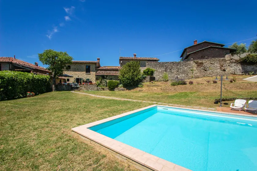 2 houses with each own pool 60 kms northern Lucca for up to 18 persons - Image 1
