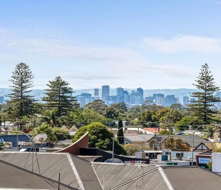 Glenelg Oasis, Pool, Gym, Spa & Sauna, Free Parking, City Views - Image 1