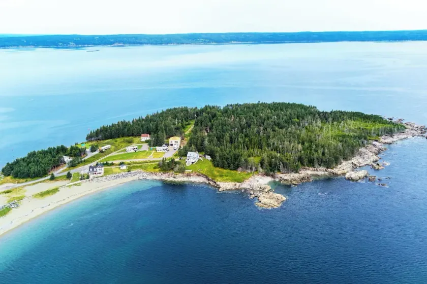 Relaxing Island Cottage on 3 acres w/ ocean view - Image 1