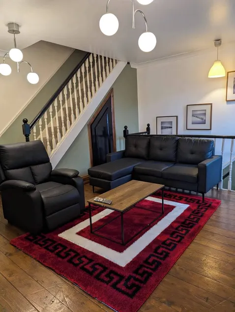 3B-10min City Airport Parking No Parties allowed - Image 1