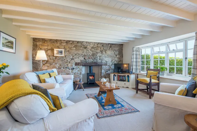 Ty-Gwartheg, Holiday Cottage Trefin, Sleeps 4, 2 bedrooms,  bathrooms - Image 1