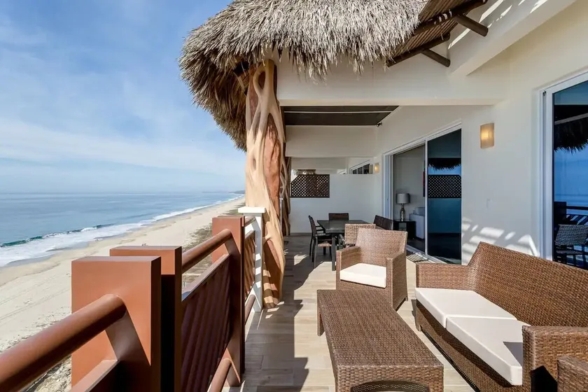 Ocean Front 3 Bedroom Penthouse with Resort Amenities Overlooking the Pacific! - Image 1