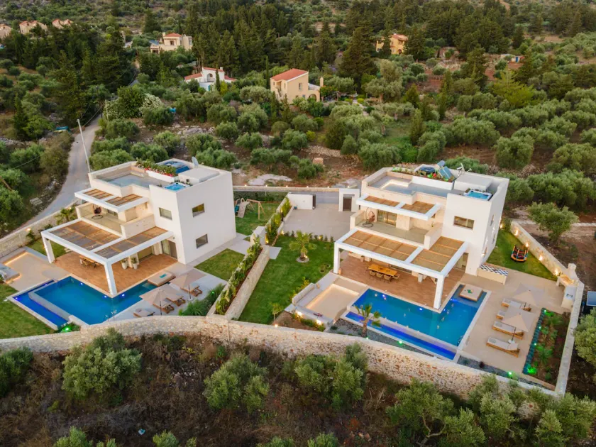 Sohora Estate up to 14 persons - Image 1