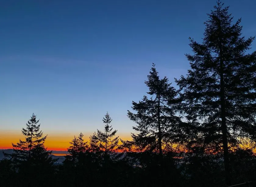Entire Suite,Ocean,mountain view,jacuzzi in the Suite,next to Mount Maxwell park - Image 1