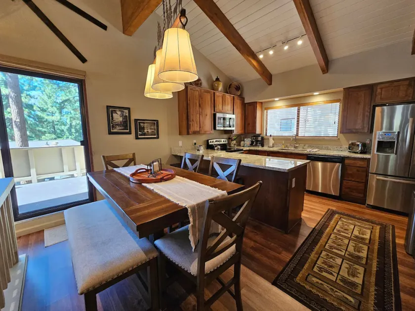 Cozy Bear Lodge home - Image 1