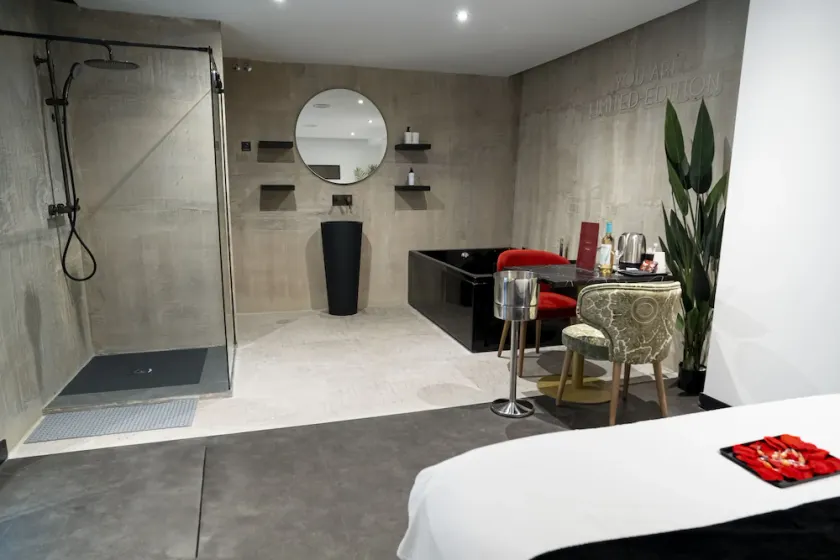 Mad Rooms - Image 1