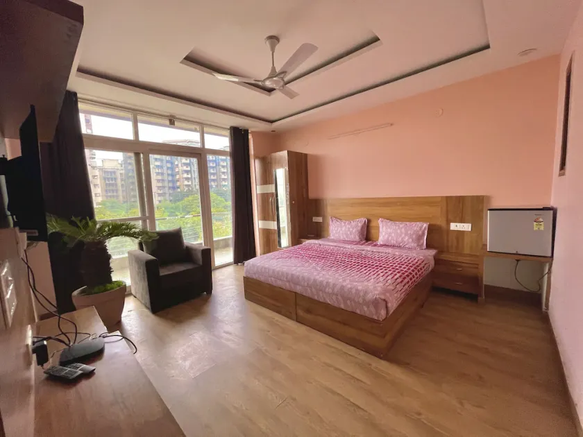5 BHK entire floor best for parties - Image 1
