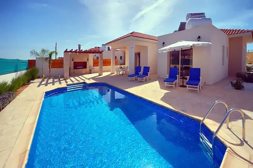 Villa em estilo Sea Point Villa em Coral Bay com piscina privativa - Image 1