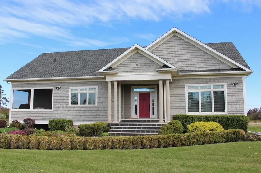 Vacation Home Located Steps from North Shore Beach, 10 Minutes Away From Golf - Image 1