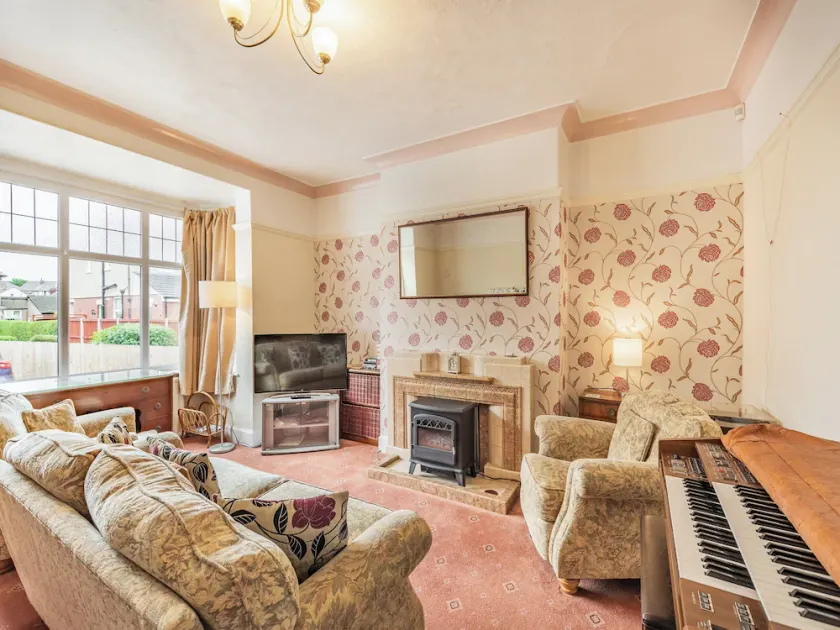 3 bedroom accommodation in Morecambe - Image 1