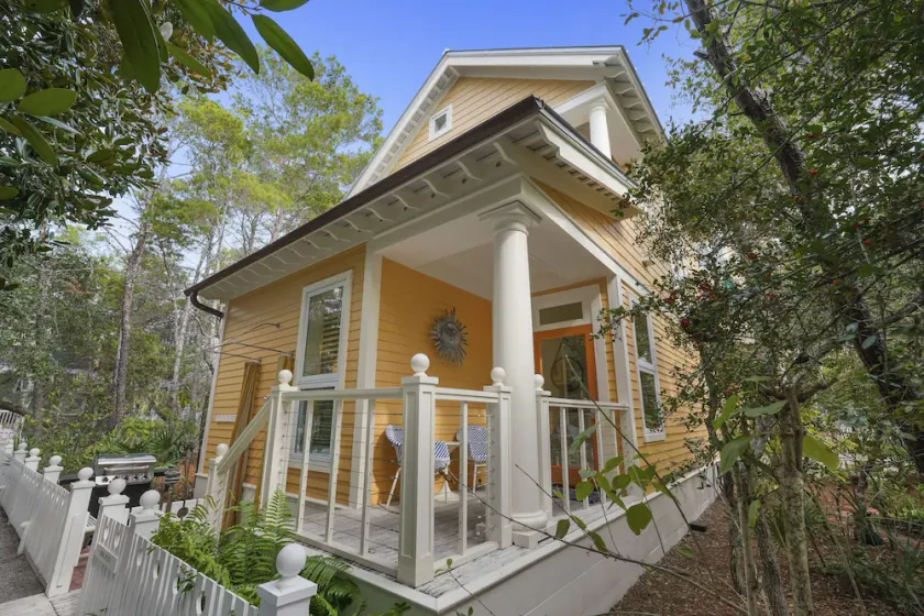 2BD, 2 Kings, Renovated Home in Prime Seaside Location, 2 Adult Bikes! - Image 1