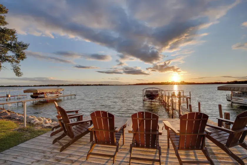 Game Room + Views: Family Retreat on Silver Lake - Image 1