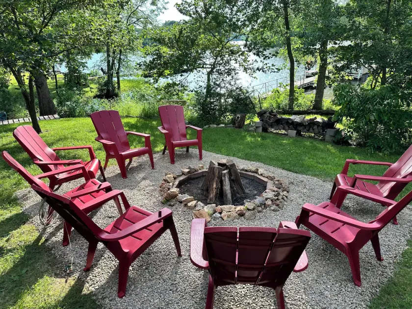 Whole house on a quiet cove, Lake of the Ozarks, Family owned and operated. - Image 1