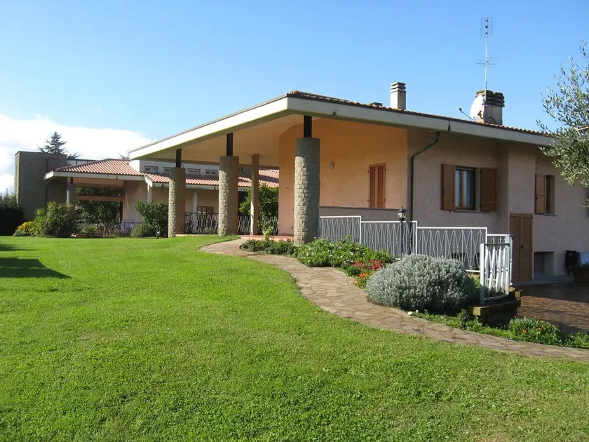 Villa con giardino vicino il lago di Bracciano, a 30 km da Roma - Image 1