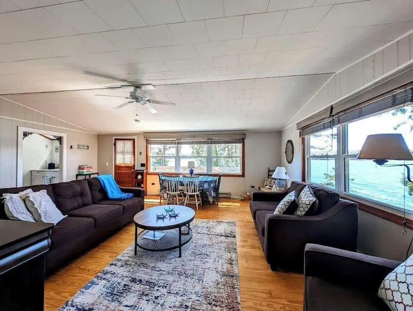 Lobster Pound Beach House - Image 1