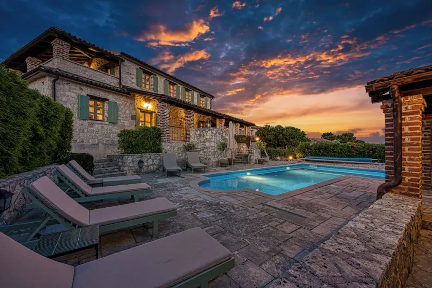 Rustic villa Amyra with pool and grill in Porec - Image 1