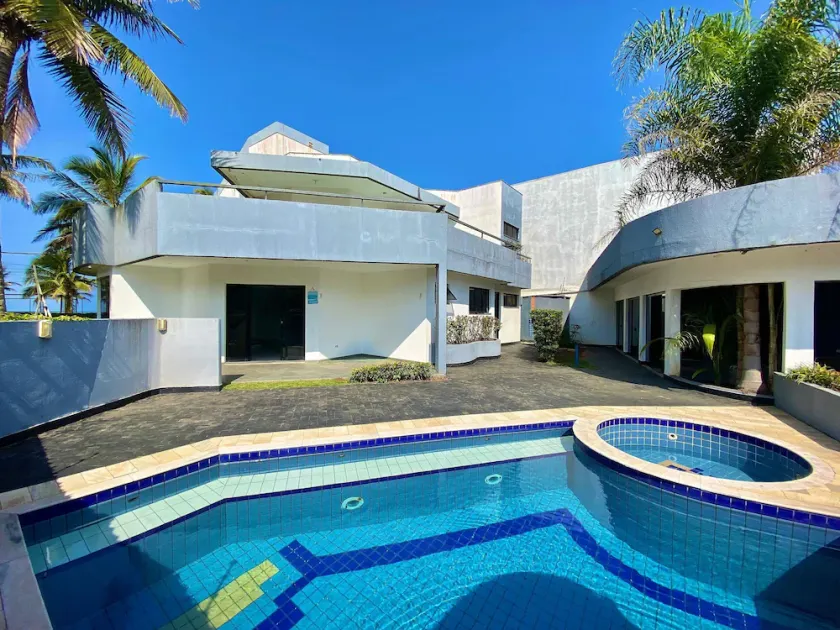 Casa Alto Padrão de Frente ao Mar - Image 1