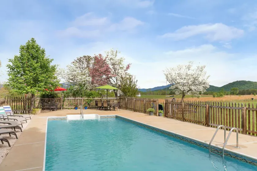 Ideal for family summer vacations or a few couples wine weekend/mountain getaway - Image 1