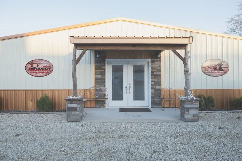 New Construction perfect for outdoor enthusiast centrally located - Image 1